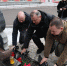 В Донецке возложили цветы к мемориалу погибшим от обстрела в Боссе - Donetsk-News.Ru