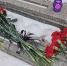 Разбитые окна, повреждённые стволы деревьев, посечённые осколками стены зданий — это незажившие раны вчерашней трагедии - Donetsk-News.Ru