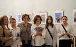 Вице-премьер Ольга Макеева открыла выставку детских рисунков «Героям наших дней»