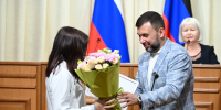 Денис Пушилин вручил сертификаты фонда им. Владимира Некрасова лучшим выпускникам медицинского университета - Глава ДНР