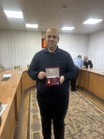 Хирург-трудоголик Докучаевска, детская площадка в виде Кремля и макеевчанка на центральном ТВ. Дайджест за 8 декабря